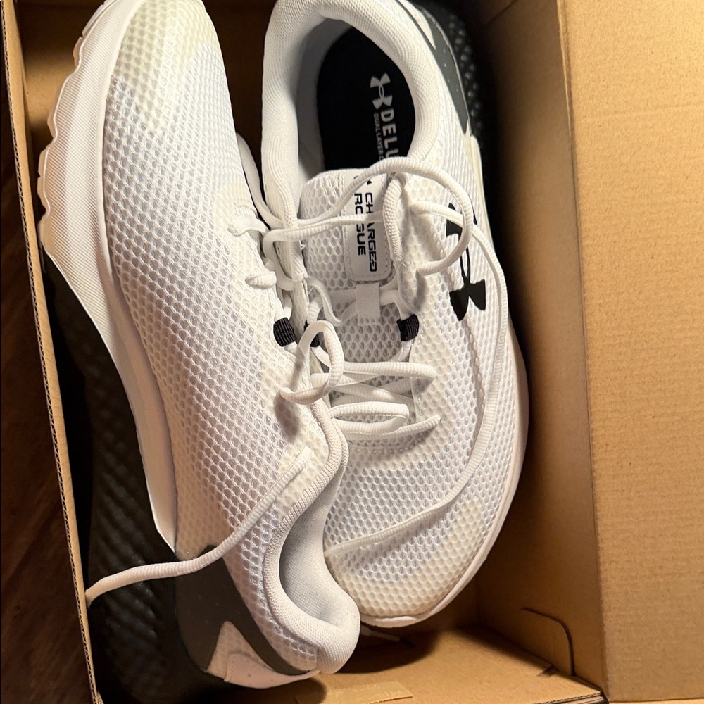 Under Armour White and Black Men's Athletic Training Shoes 11 BNWT